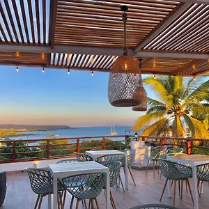 https://hotel-la-isla-puerto-ayora-galapagos-islands.puertoayorahotels.com